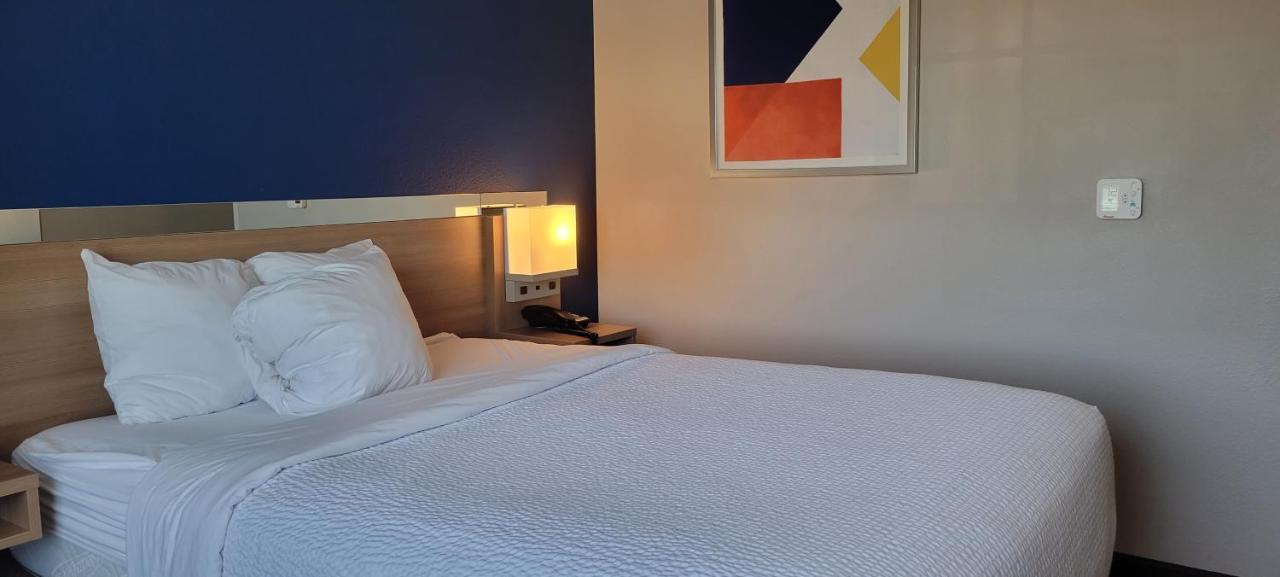 Microtel Inn & Suites By Wyndham Fountain Fort Carson Экстерьер фото