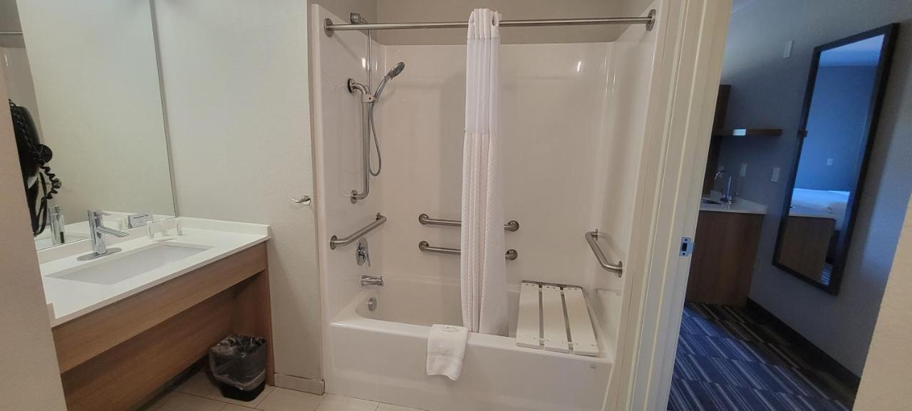 Microtel Inn & Suites By Wyndham Fountain Fort Carson Экстерьер фото