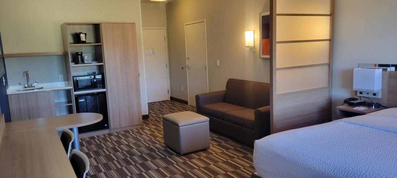 Microtel Inn & Suites By Wyndham Fountain Fort Carson Экстерьер фото